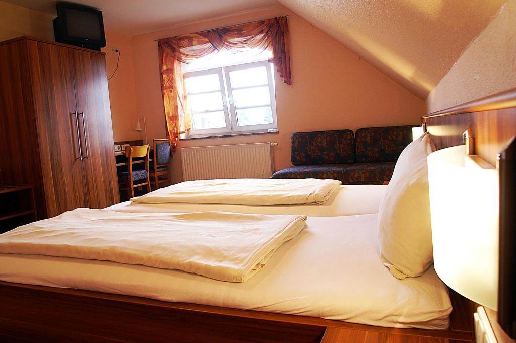 Fränkischer Gasthof Lutz Giebelstadt Zimmer foto